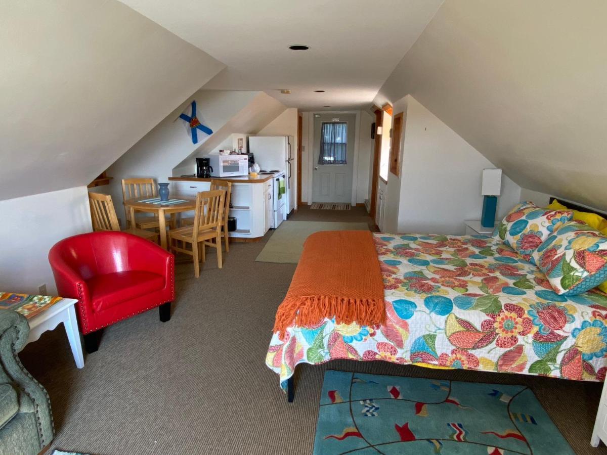 The Water's Edge & Gallery Bed & Breakfast Baddeck