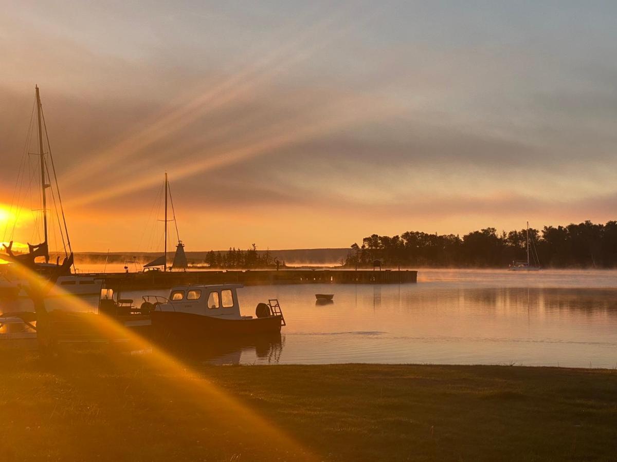 Bed & Breakfast The Water's Edge & Gallery 4*