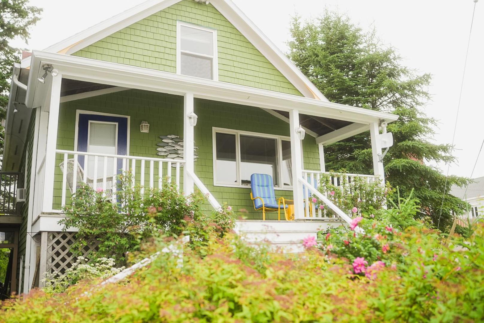 The Water's Edge & Gallery Bed & Breakfast Baddeck